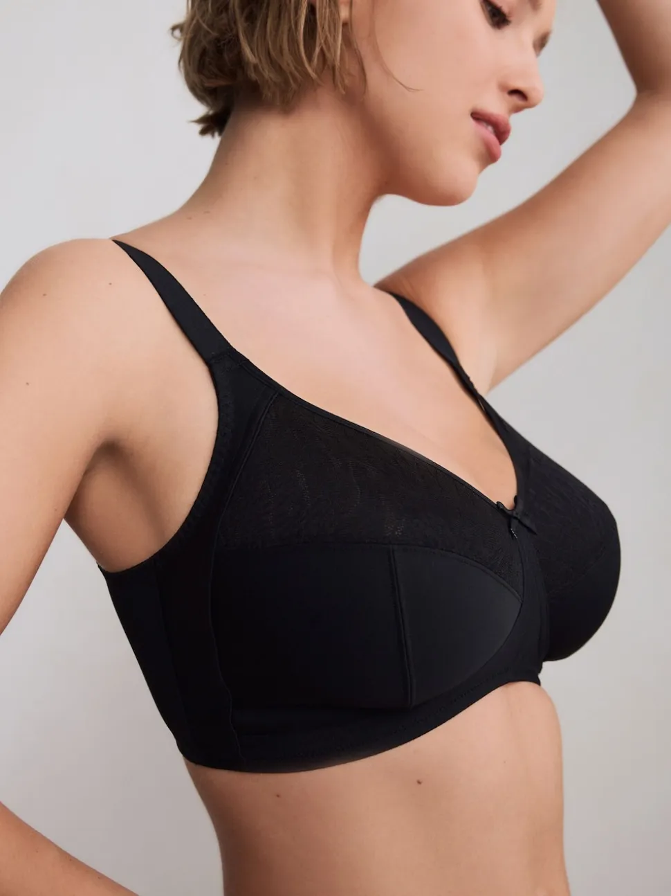 Black B-H Total Support Non Wire Full Cup Ultimate Comfort Bra