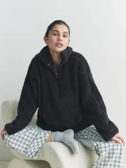 Black Borg Half Zip Fleece