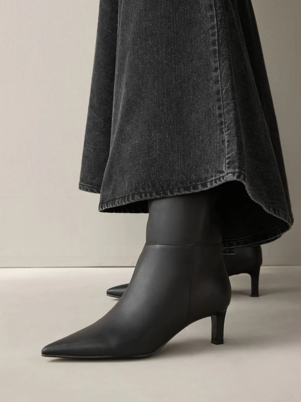 Black Leather Knee High Skinny Heeled Boots