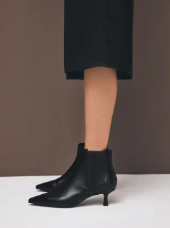 Black Leather Motion Flex Almond Toe Chelsea Style Ankle Boots