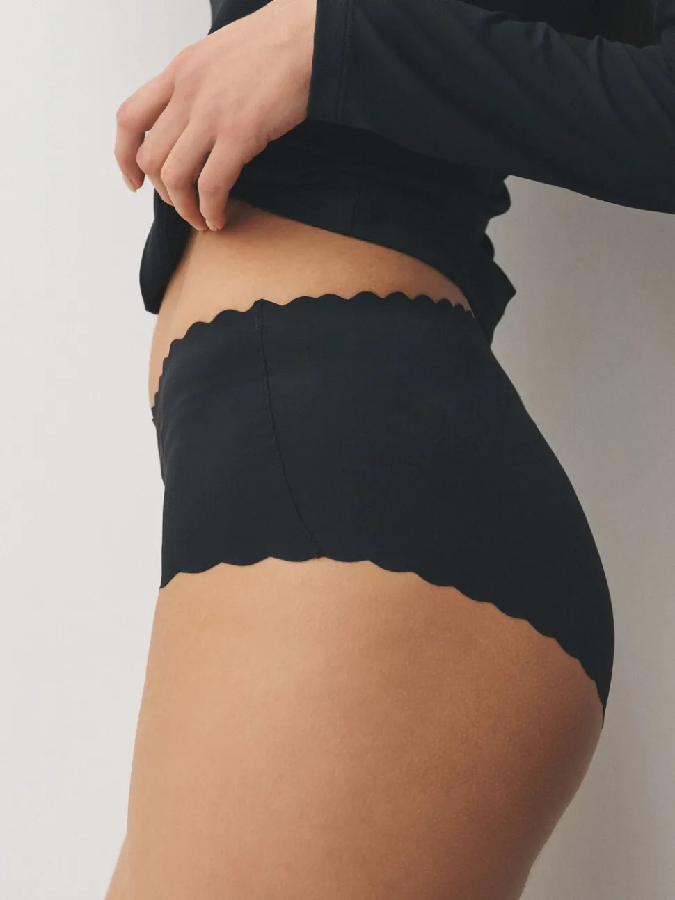 Black Midi No VPL Scallop Knickers 3 Pack