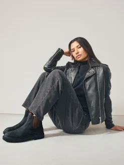 Black Oiled Leather Forever Comfort® Round Toe Chelsea Boots