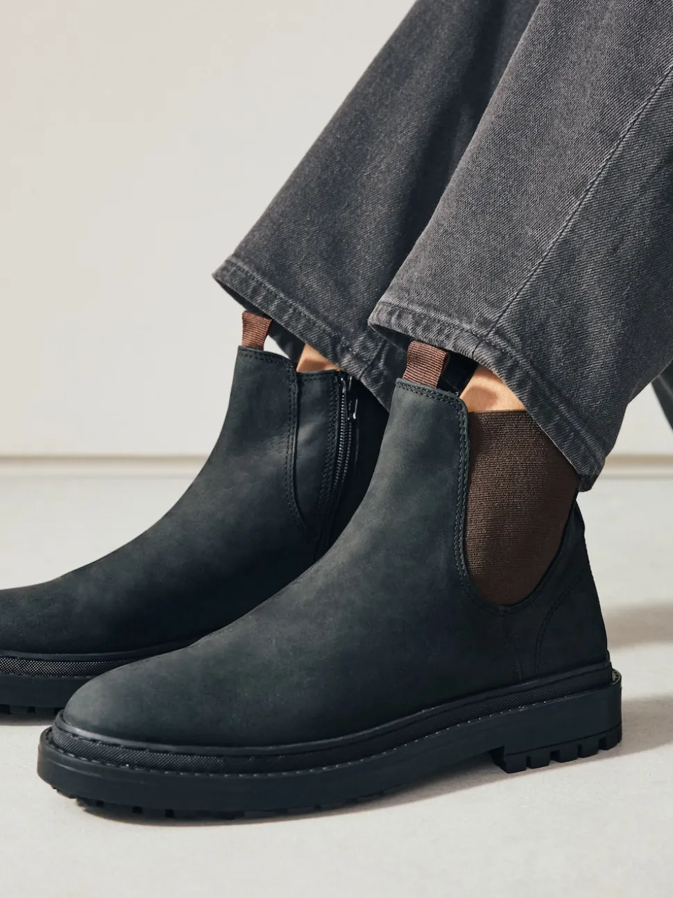 Black Oiled Leather Forever Comfort® Round Toe Chelsea Boots