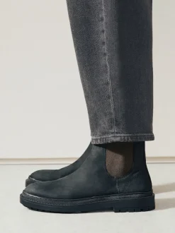 Black Oiled Leather Forever Comfort® Round Toe Chelsea Boots