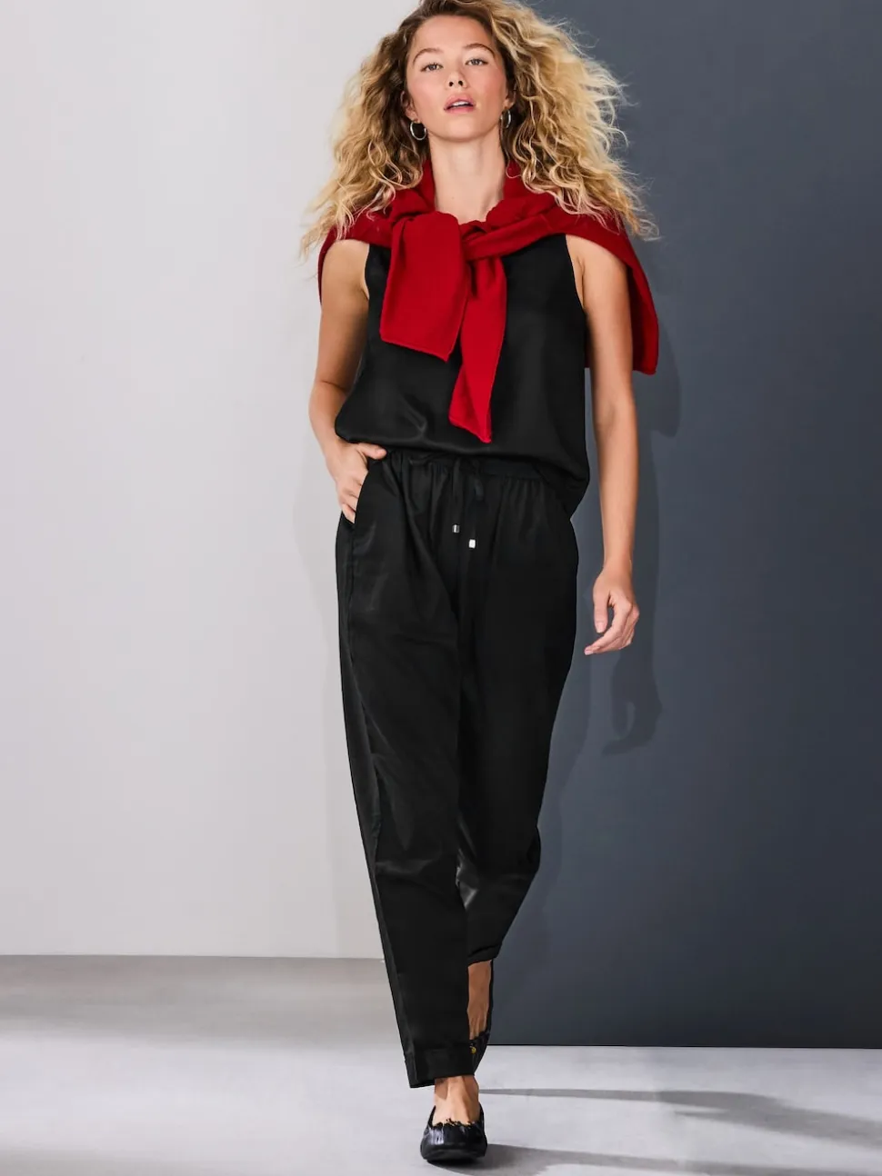Black Pull On Tapered Trousers With Linen