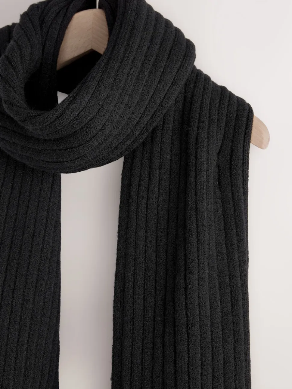 Black Ribbed Knit Scarf