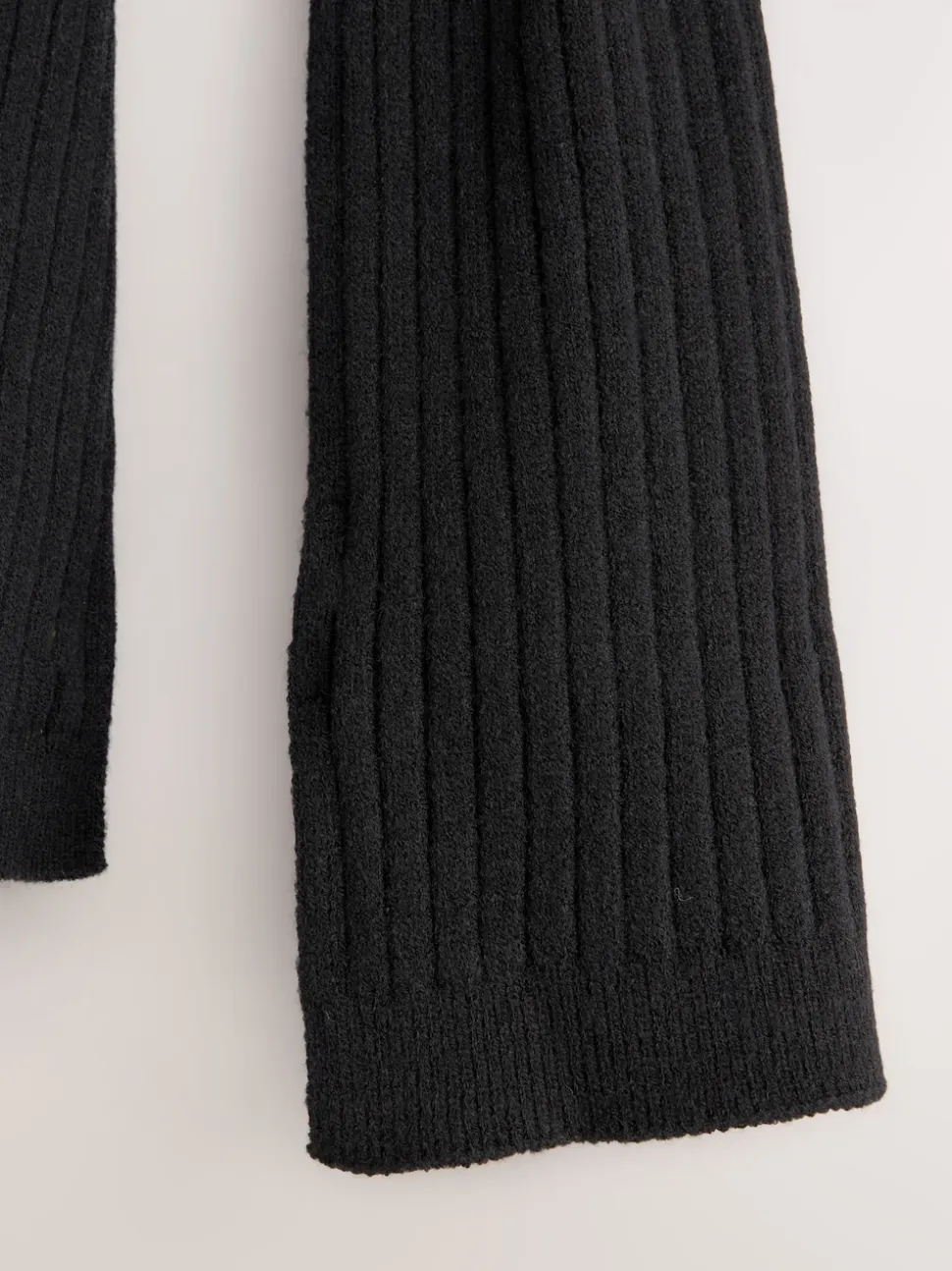 Black Ribbed Knit Scarf