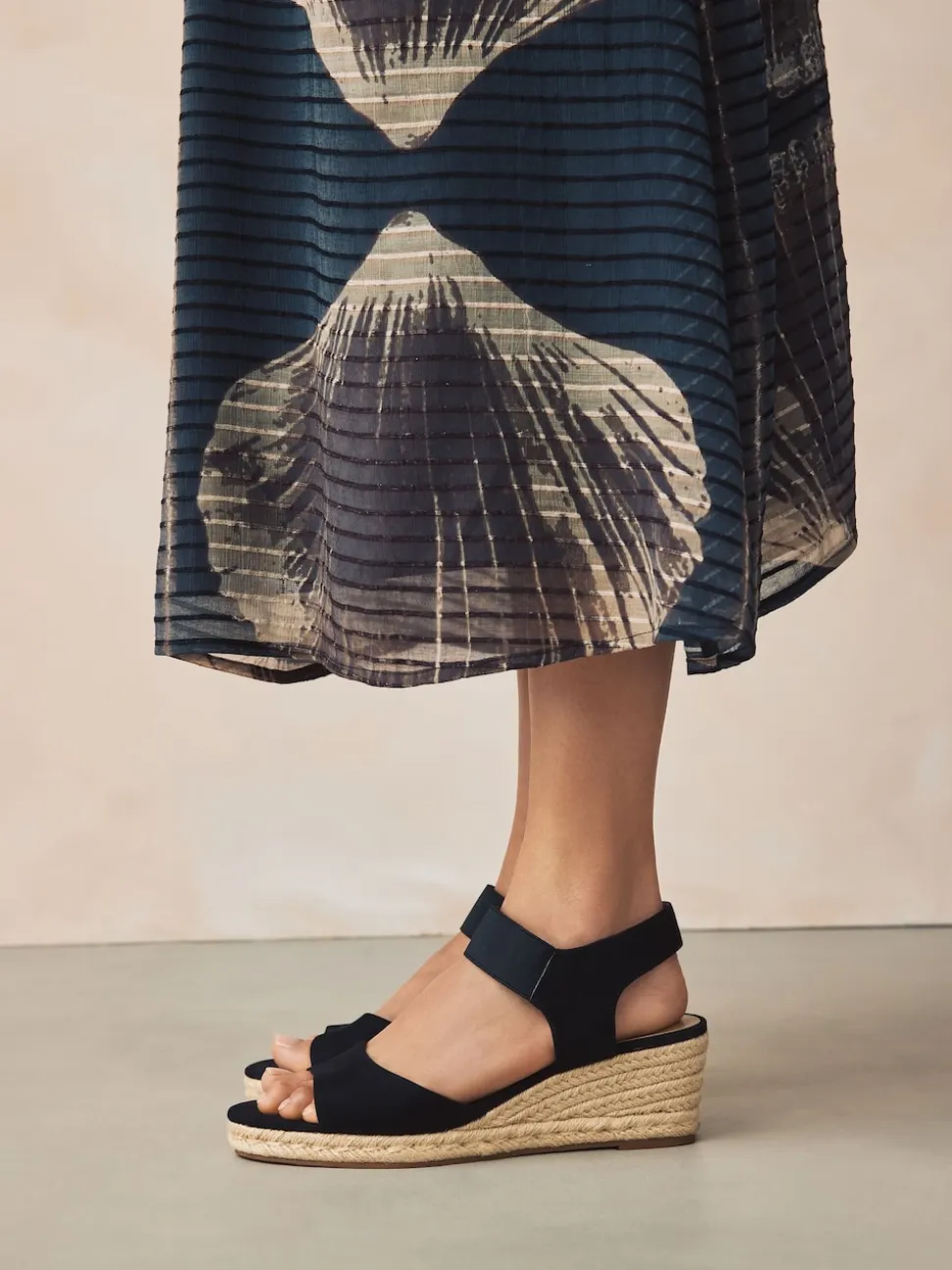 Black Standard Fit Round Toe Elastic Strap Detail Wedges
