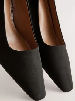 Black Standard/Wide Fit Standard Chisel Toe Block Courts