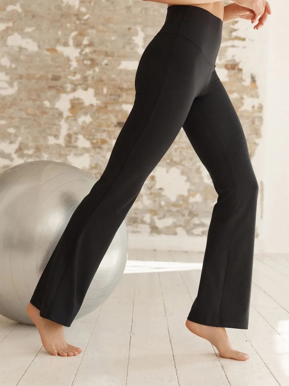 Black Supersoft Dry Tech Flared Yoga Sports Leggings