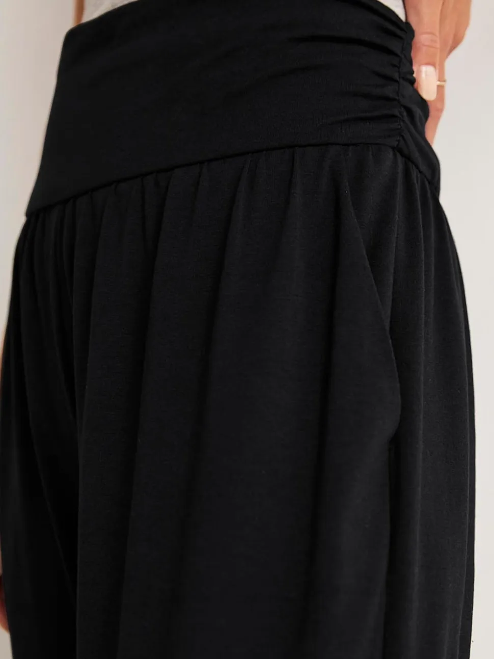 Boden Black Hareem Jersey Joggers