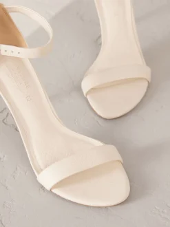 Bone Signature Premium Leather Round Toe Buckle Detail Mid Simple Sandals