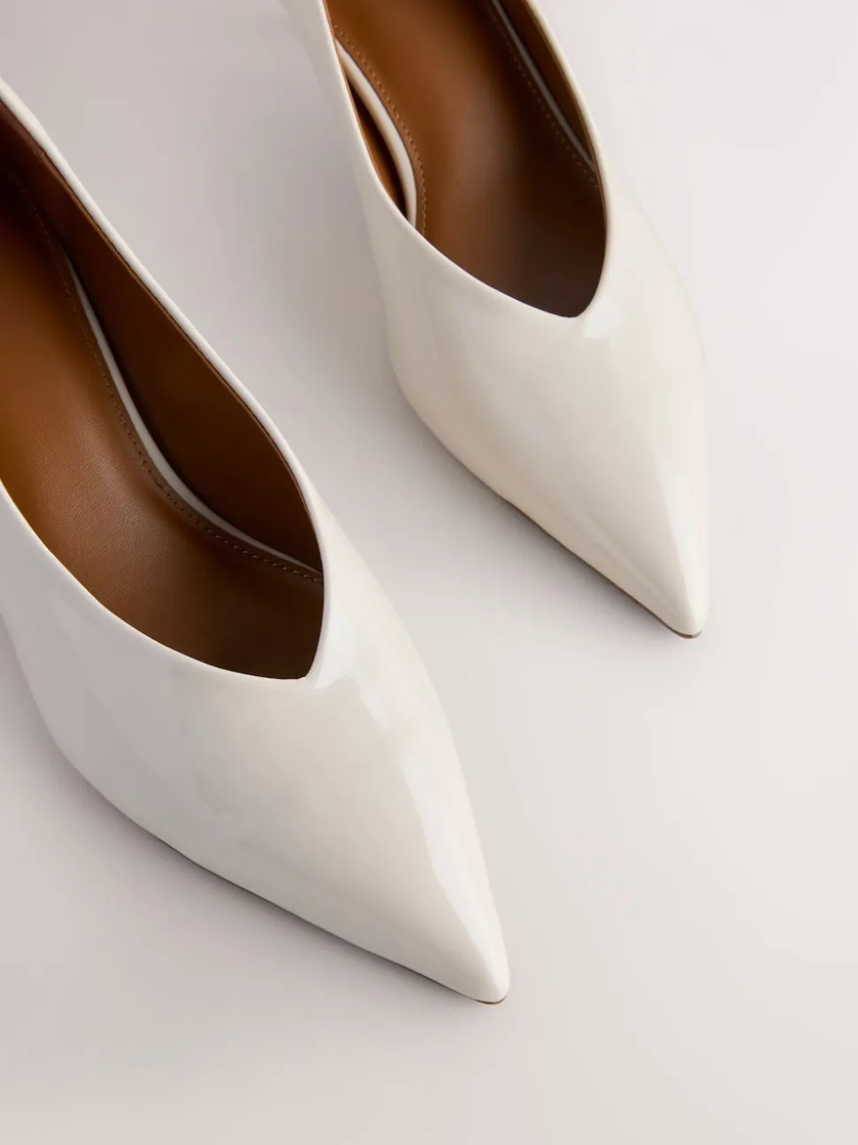 Bone Standard/Wide Fit Point Toe Low Kitten Heels Shoes