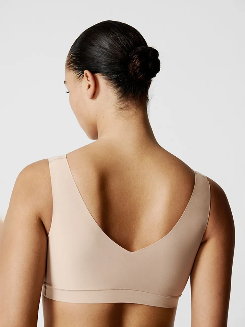Chantelle Soft Stretch Seamless V-Neck Padded Crop Top
