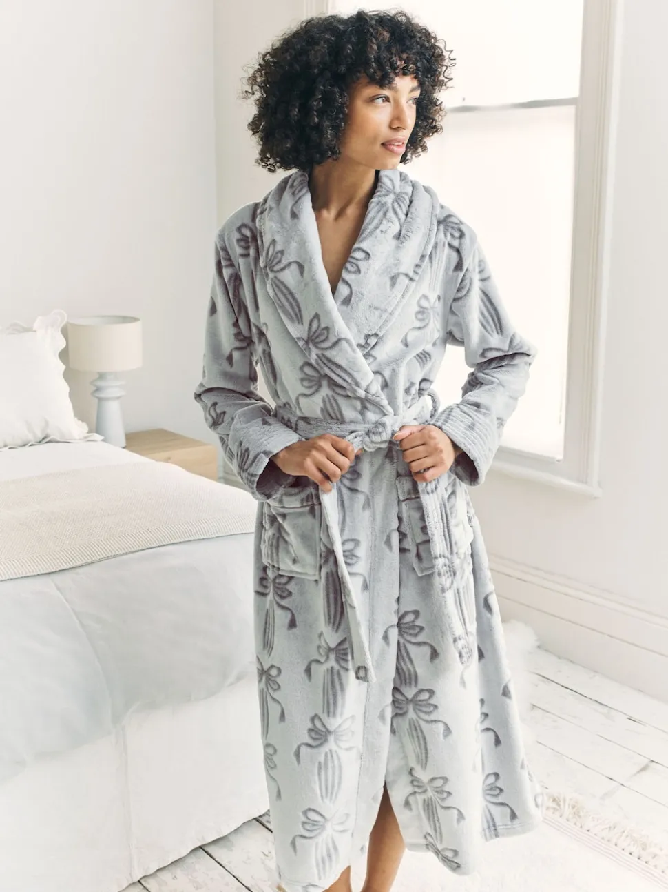 Chelsea Peers Cream Fleece Burnout Ribbon Bow Long Dressing Gown