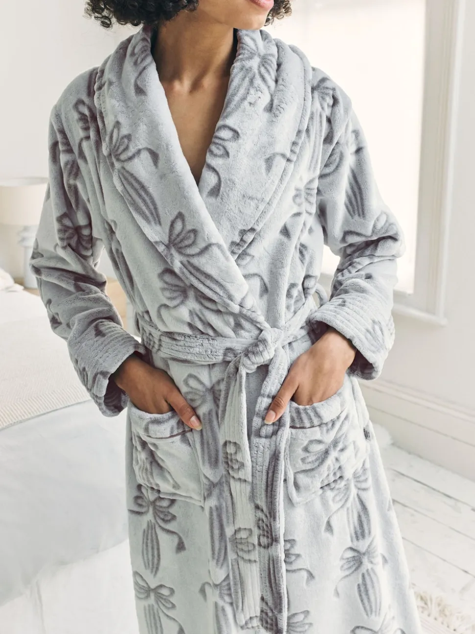 Chelsea Peers Cream Fleece Burnout Ribbon Bow Long Dressing Gown