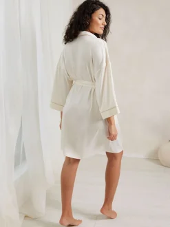 Chelsea Peers White Satin Lace Trim Robe Dressing Gown