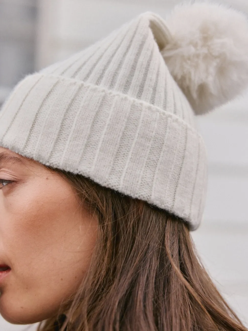Cream N. Premium 100% Cashmere Knitted Pom Hat