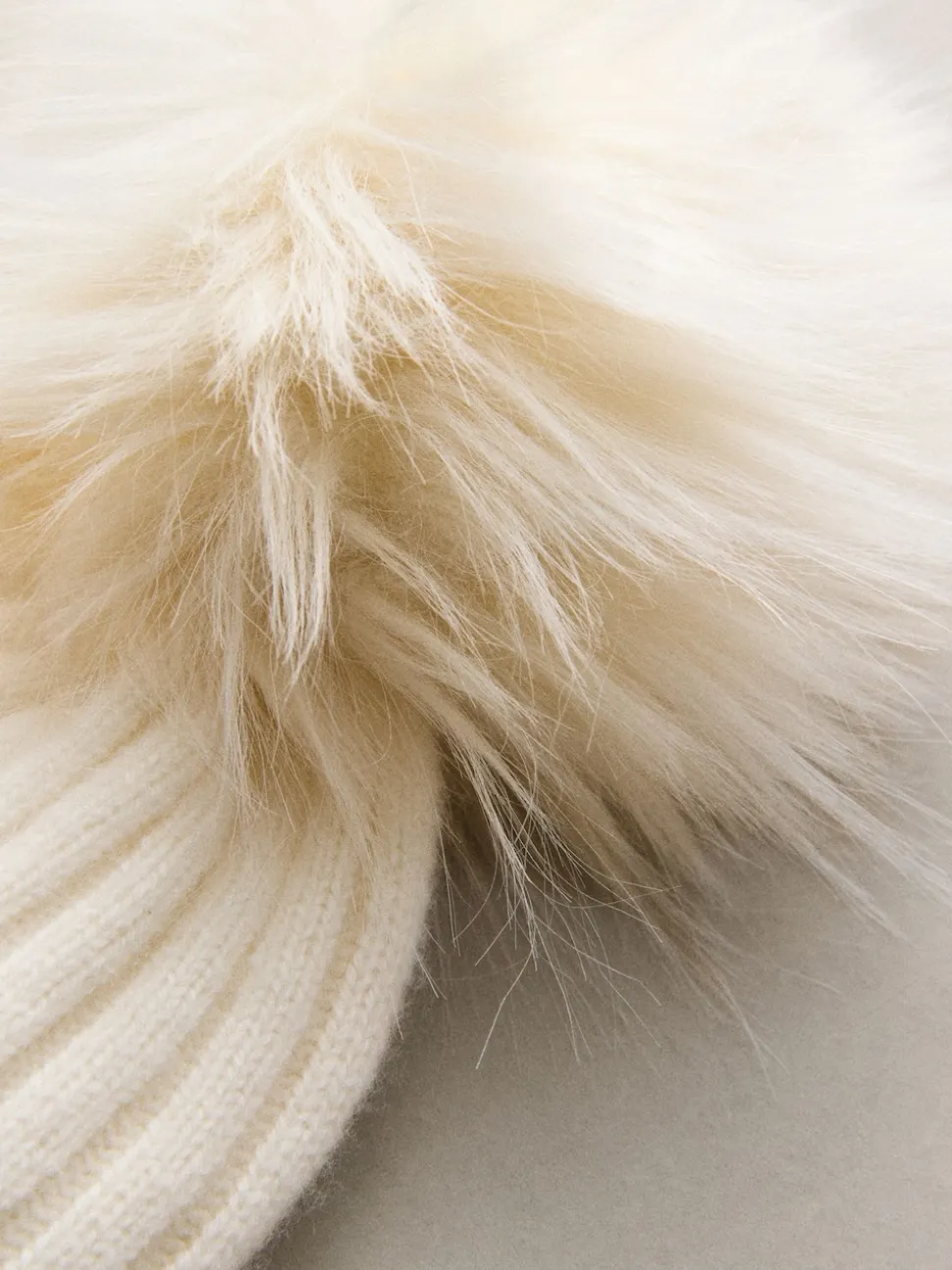 Cream N. Premium 100% Cashmere Knitted Pom Hat