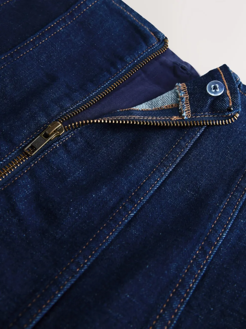 Denim Rinse Hourglass Full Seamed Midi Skirt