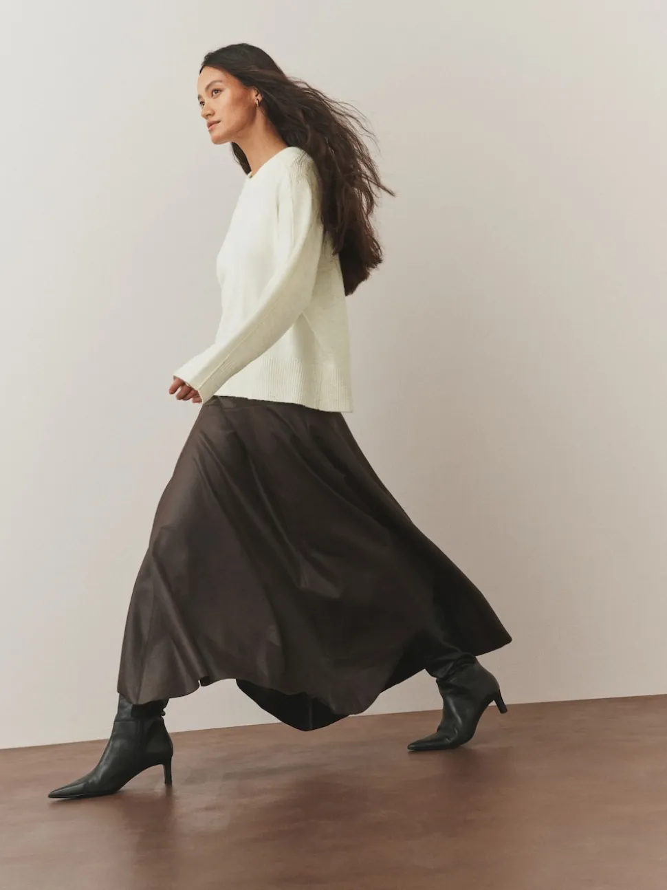 Ecru Crew Neck Knitted Jumper with Wool