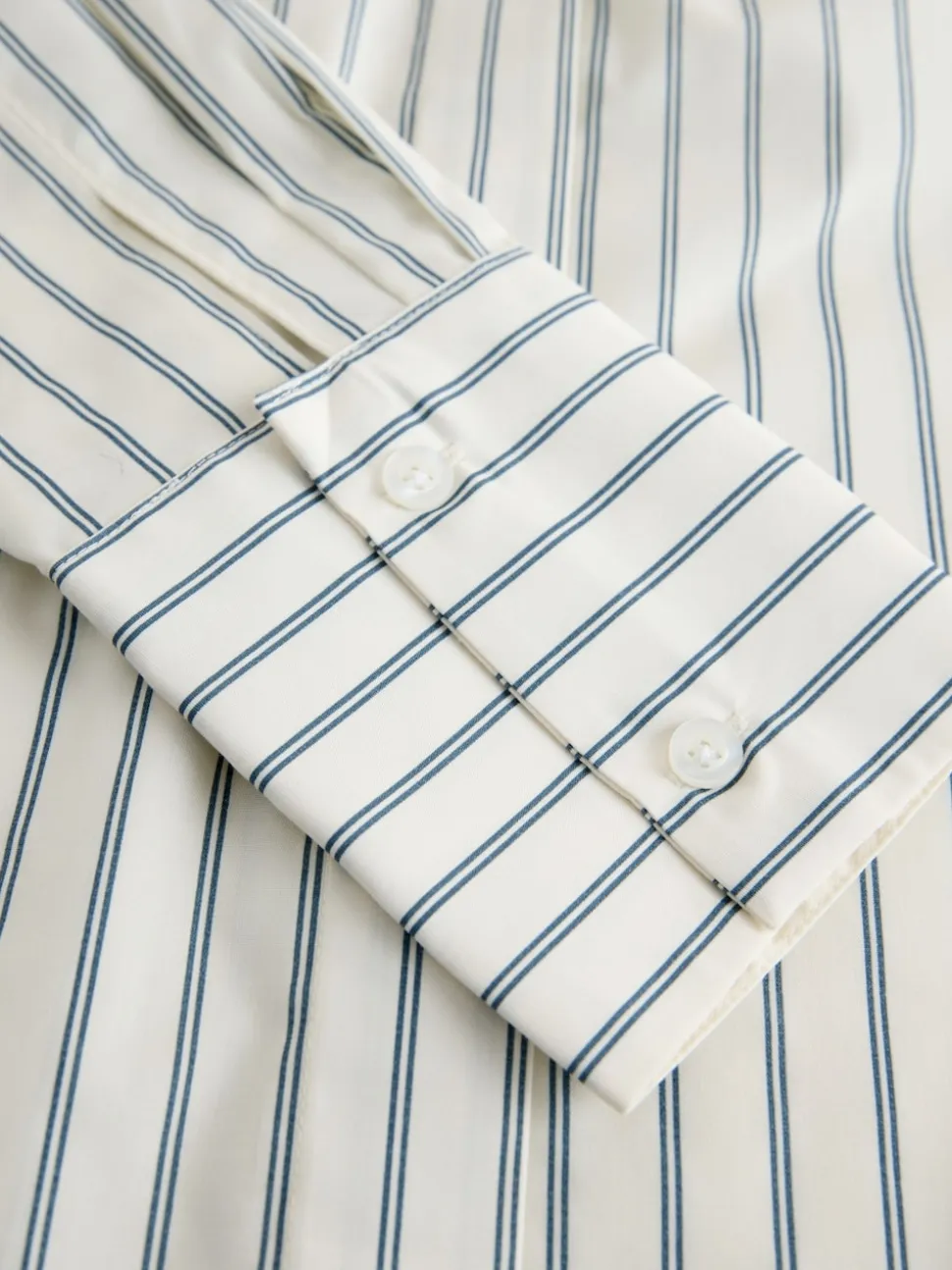 Ecru/Navy Fitted Stretch Essential Long Sleeve Shirt