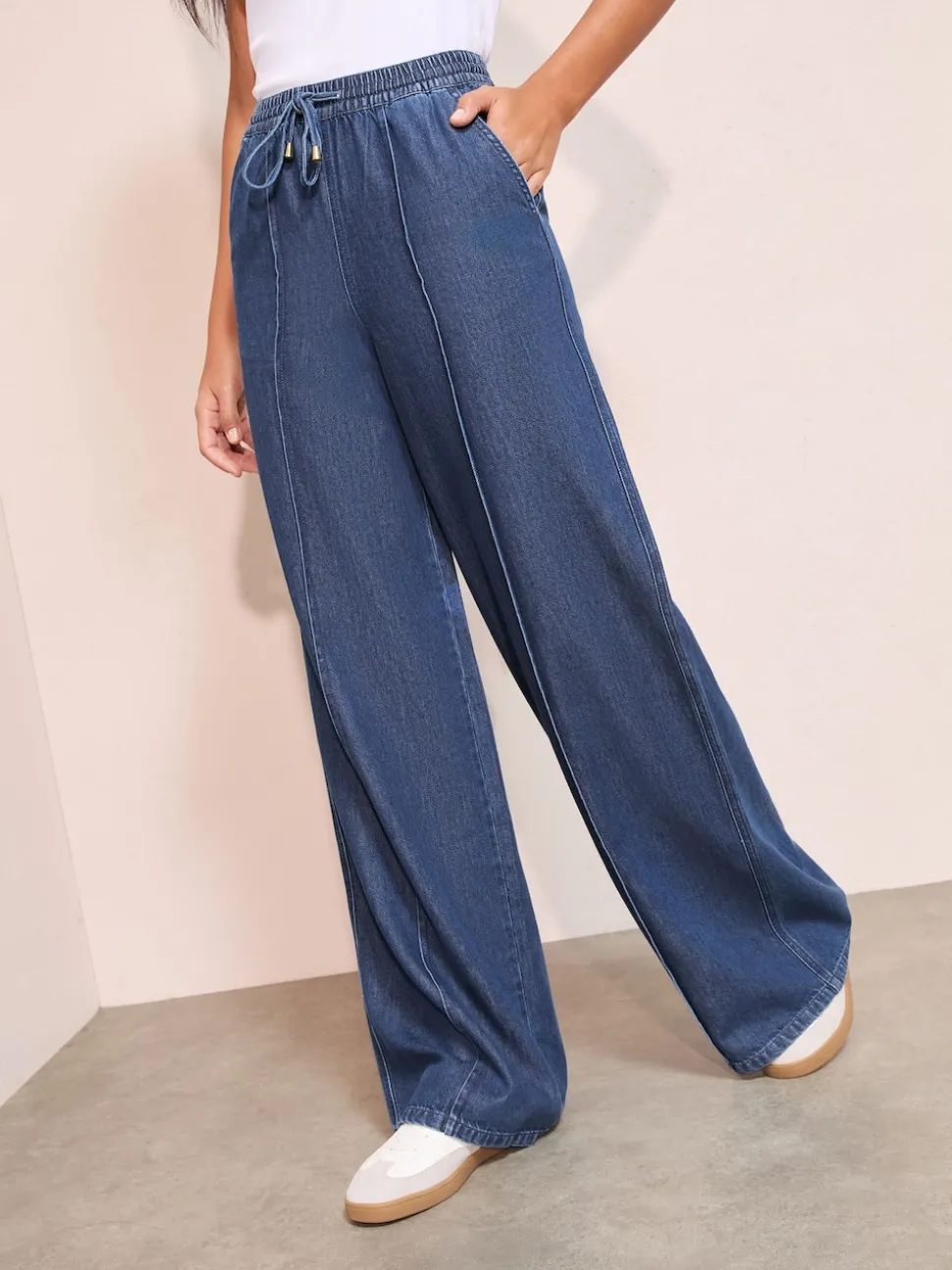 Friends Like These Rinse Wash Everyday Elastic Wide Leg Jeans