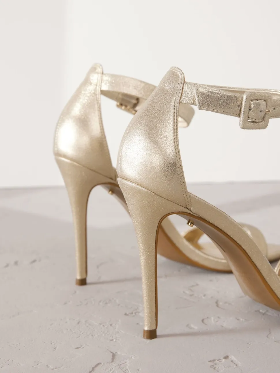 Gold Signature Premium Leather High Round Toe Simple Sandals