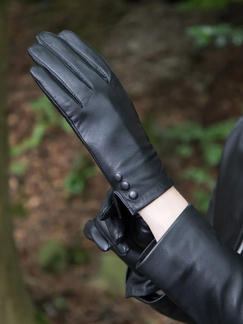 Lakeland Leather Black Bassenthwaite Button Detail Gloves