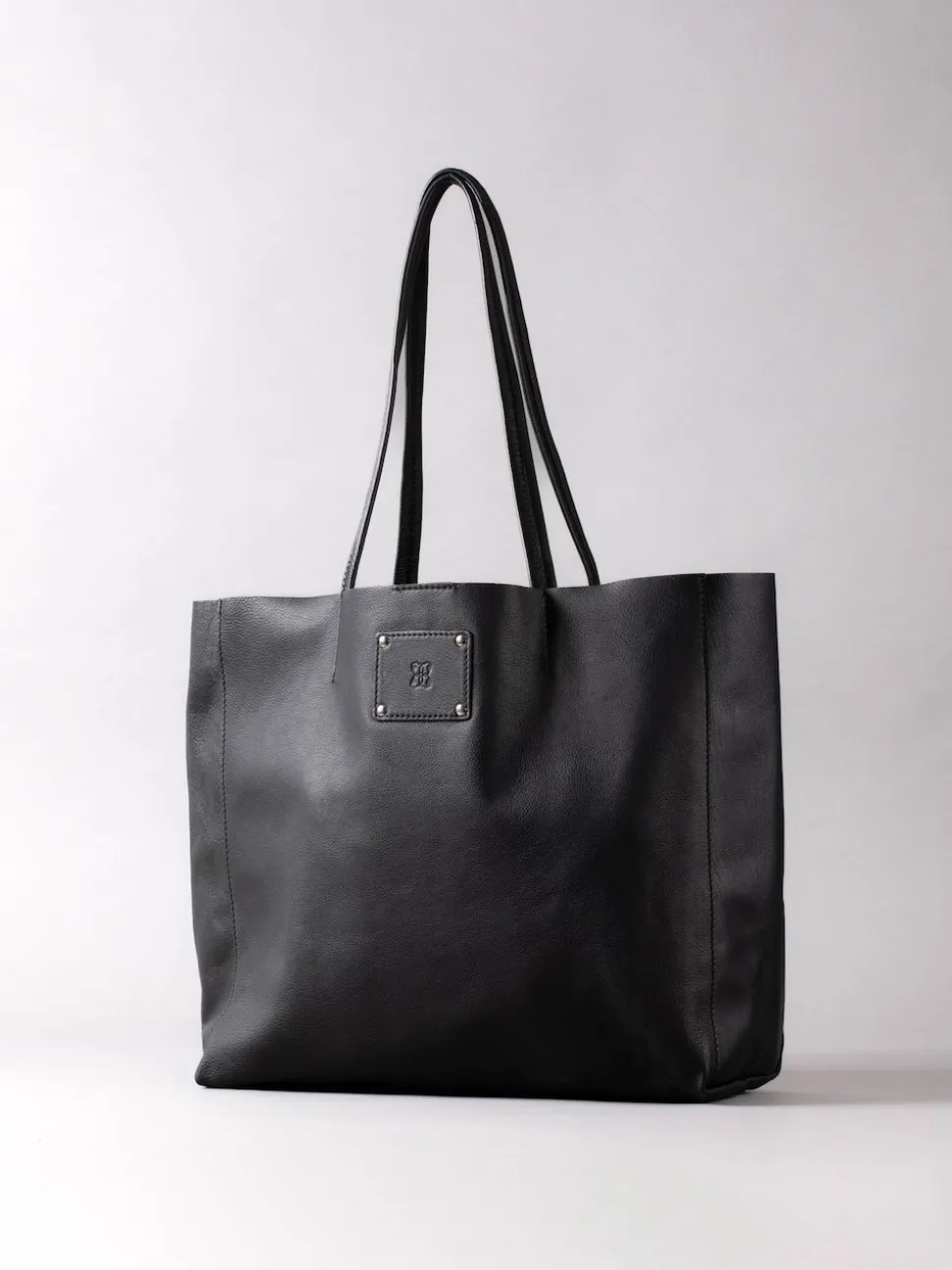 Lakeland Leather Black Tarn Leather Bucket Bag