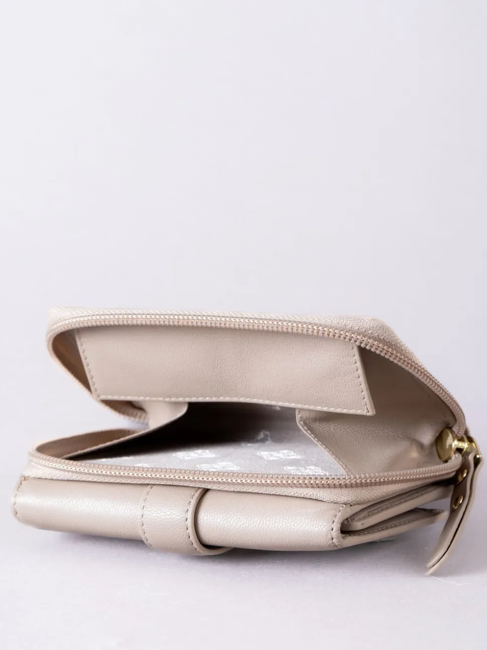 Lakeland Leather Natural Medium Icon Stud Tab Purse