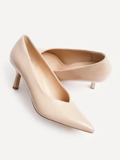 Linzi Nude Bellamy V-Shaped Closed Toe Court Heels