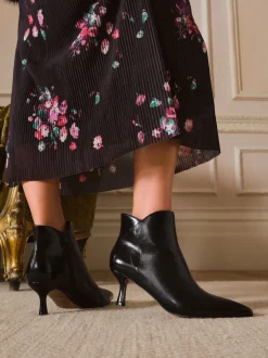 Love & Roses Black Faux Leather Kitten Heel Point Toe Smart Ankle Boots