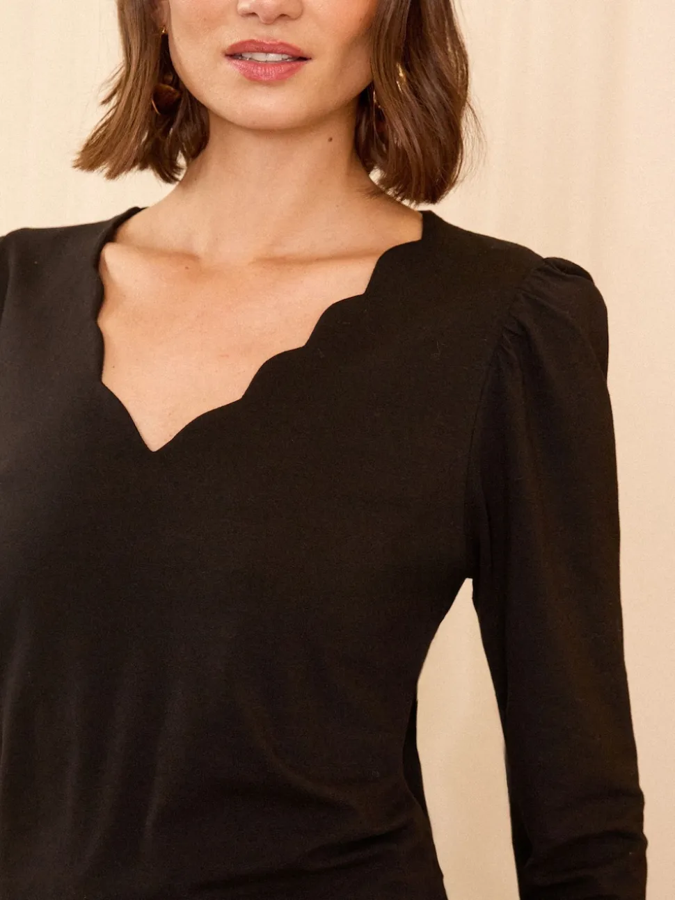 Love & Roses Black Scallop V-Neck Long Sleeve Jersey Top