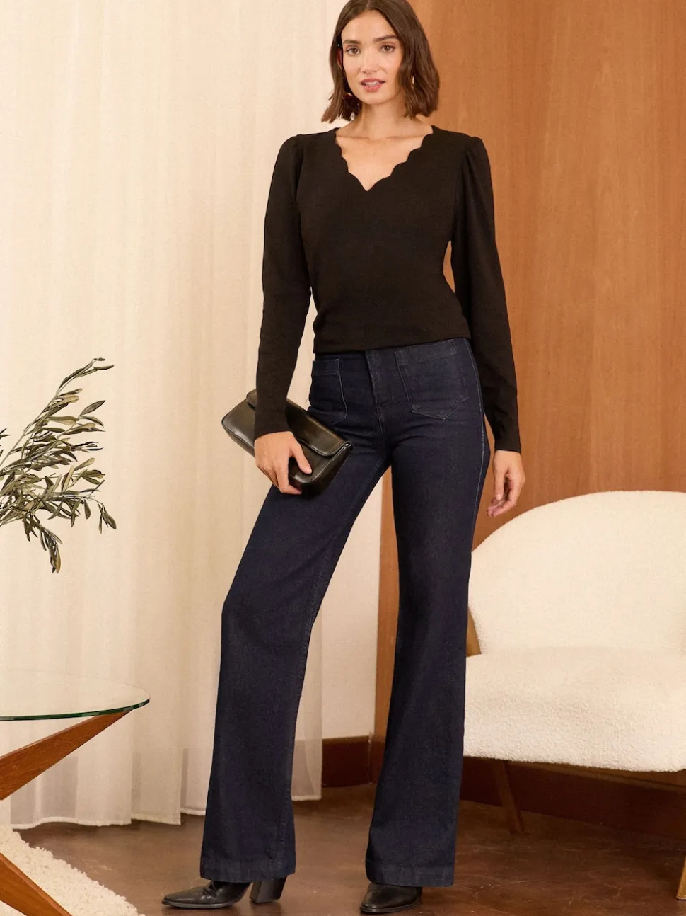 Love & Roses Black Scallop V-Neck Long Sleeve Jersey Top