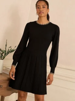 Love & Roses Black Scallop Neck Knitted Dress