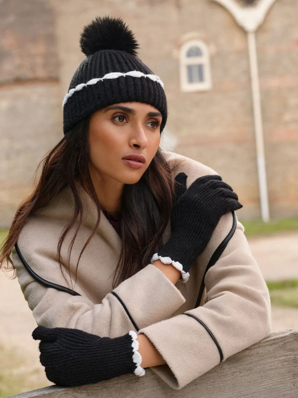 Love & Roses Black Scallop Trim Ribbed Pom Hat and Gloves Set