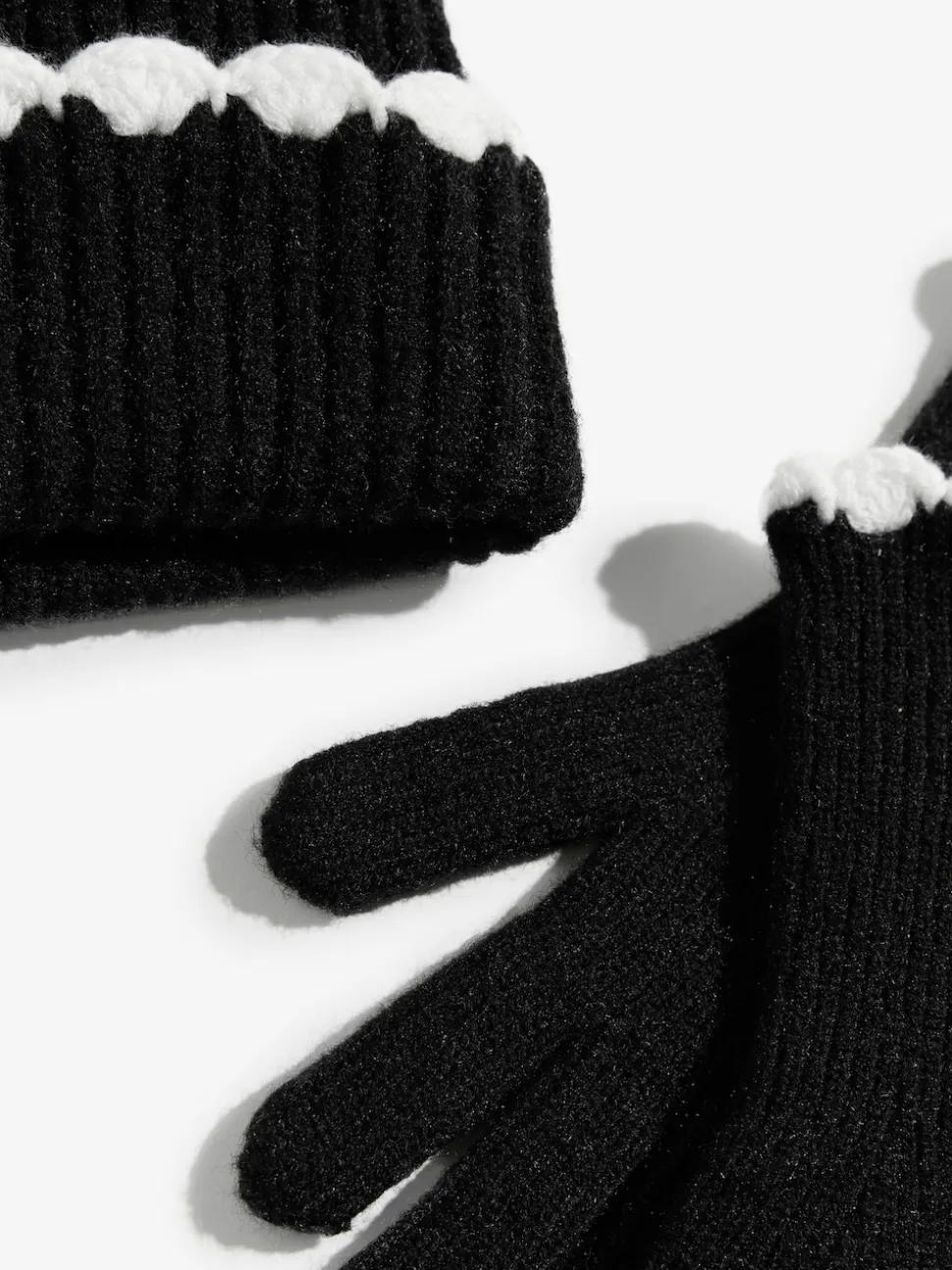 Love & Roses Black Scallop Trim Ribbed Pom Hat and Gloves Set