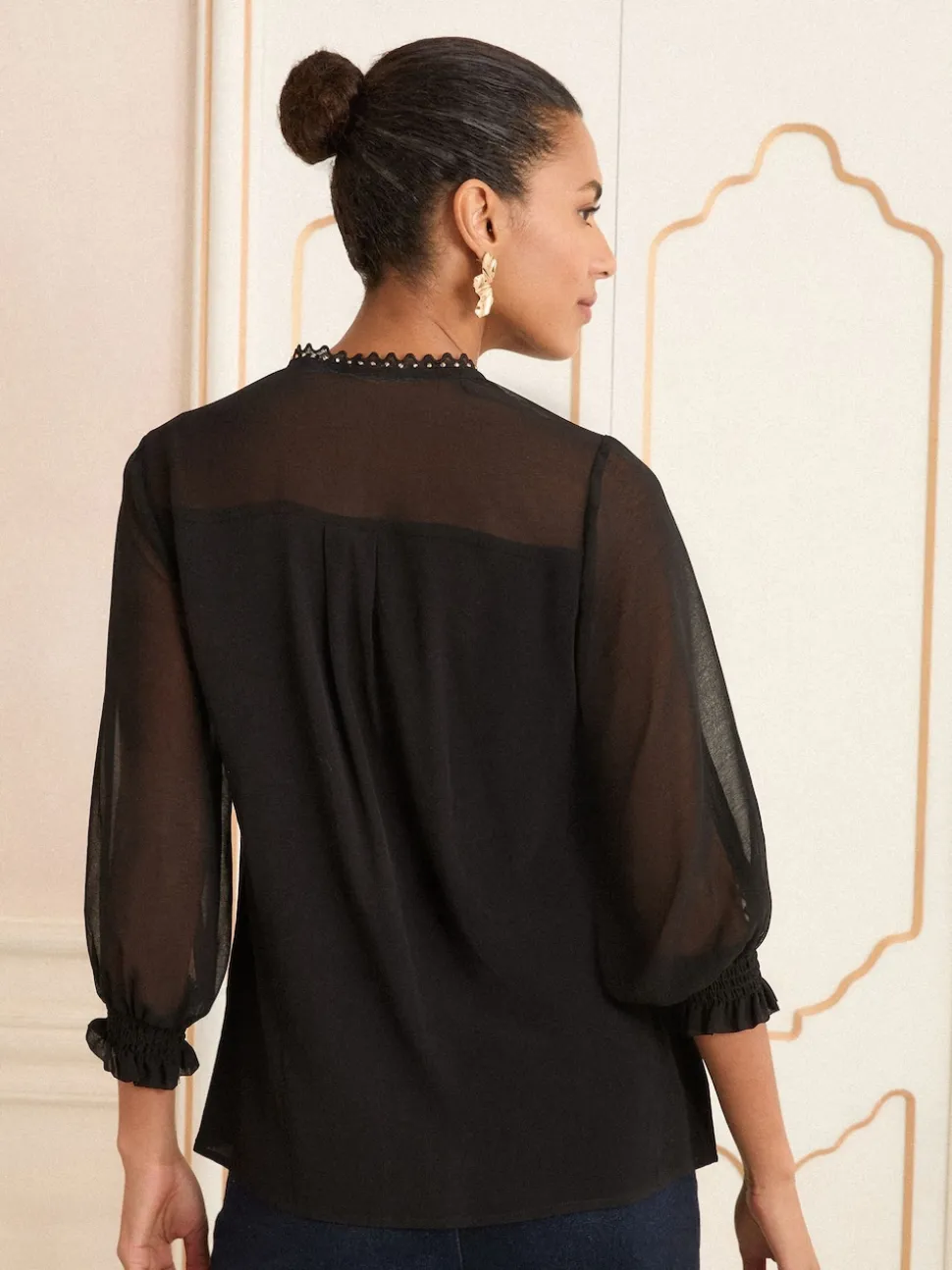 Love & Roses Black V-Neck Hardware 3/4 Sleeve Blouse
