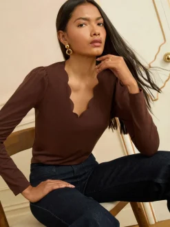 Love & Roses Chocolate Brown Scallop V-Neck Long Sleeve Jersey Top