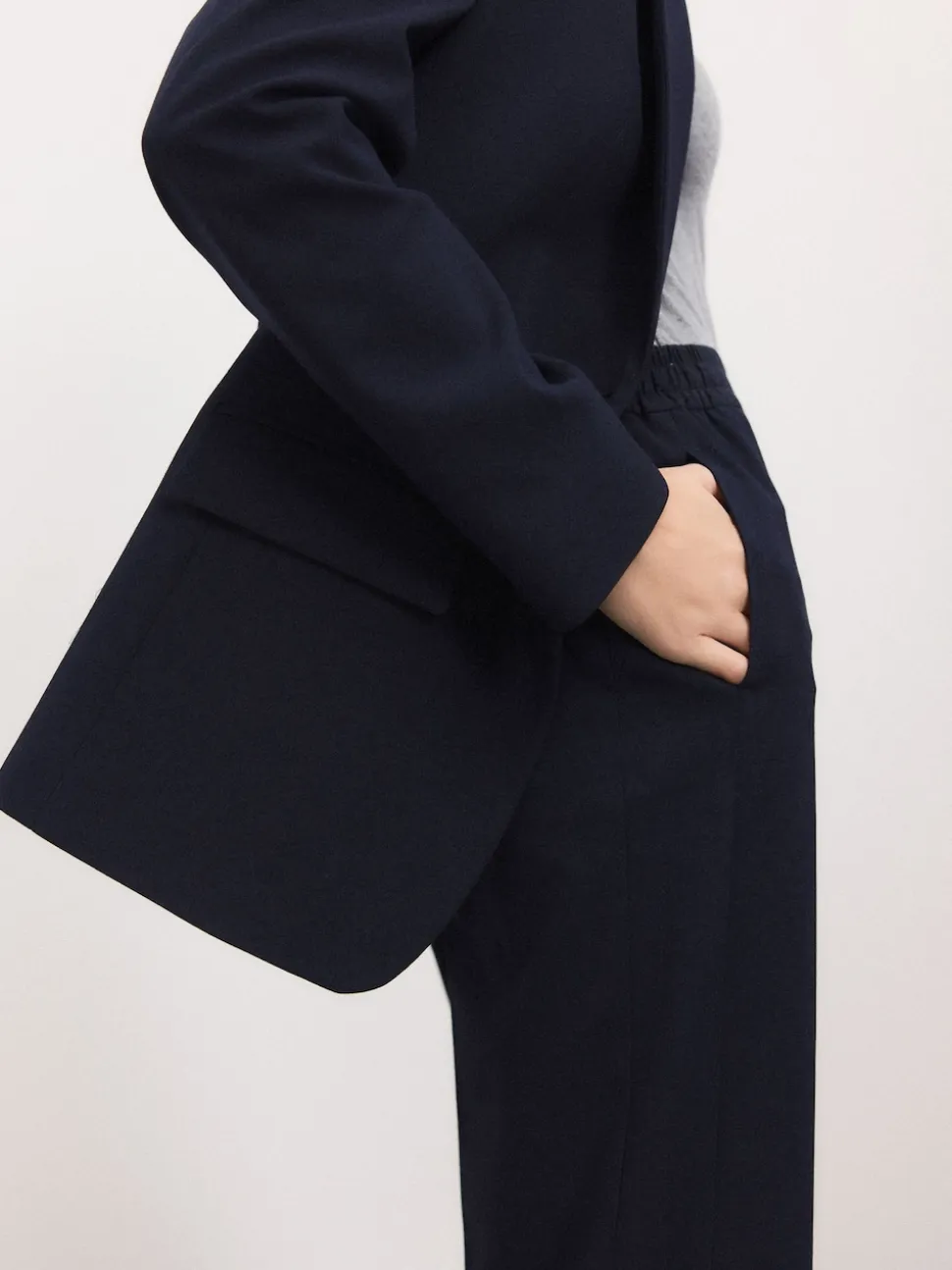 Navy Blue Tailored Single Breasted Blazer With Wool