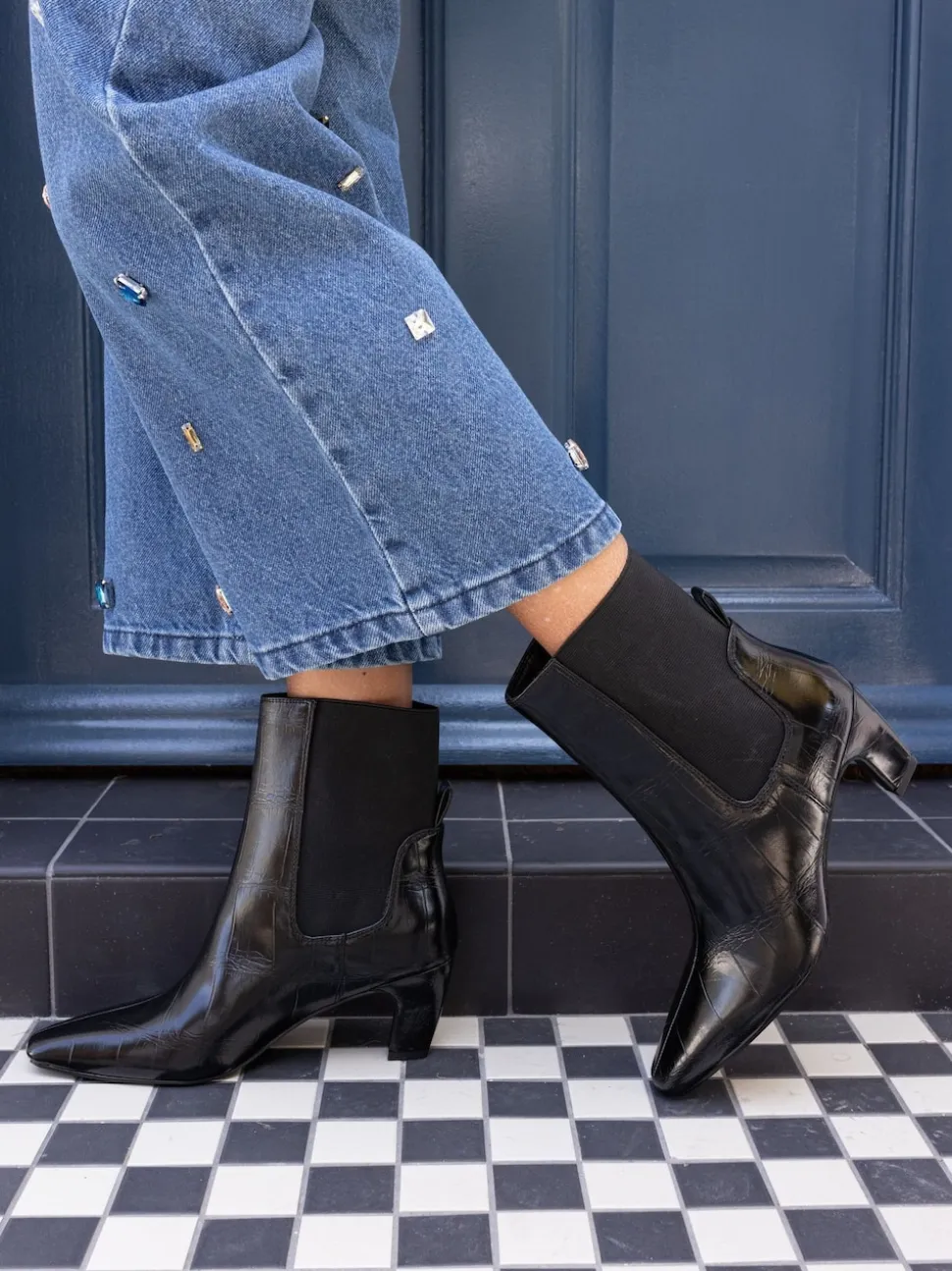 Novo Black Wide Fit Kennedy Curved Mid Heel Chelsea Ankle Boots