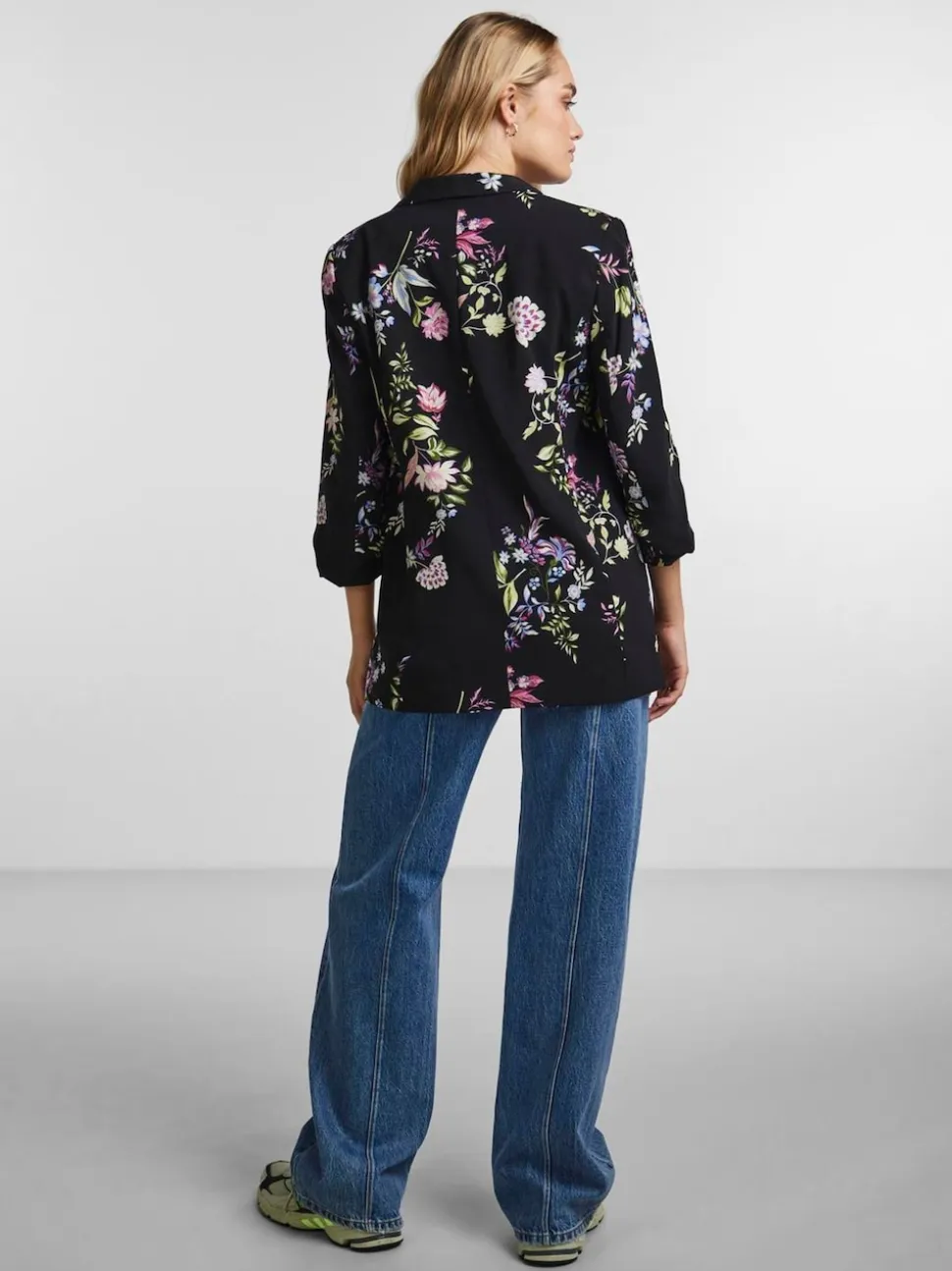 PIECES Black Floral Ruched Sleeve Blazer