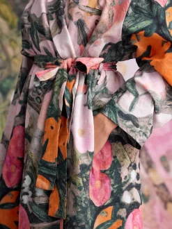 Pink Benjamin Macgregor Scene Print Satin Dressing Gown