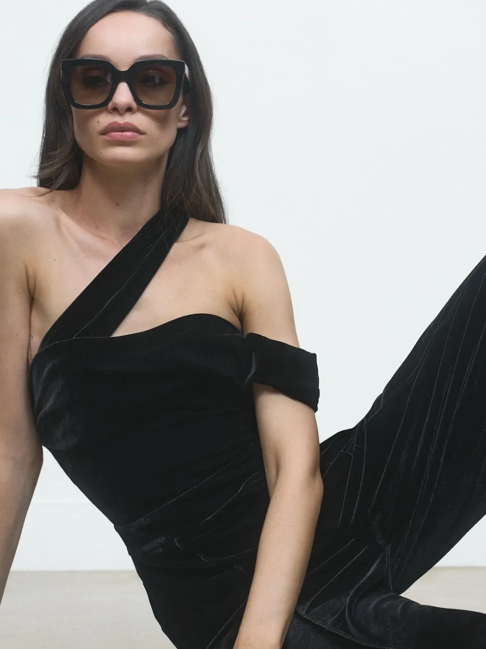 Reiss Black Daria Velvet One-Shoulder Wide-Leg Jumpsuit