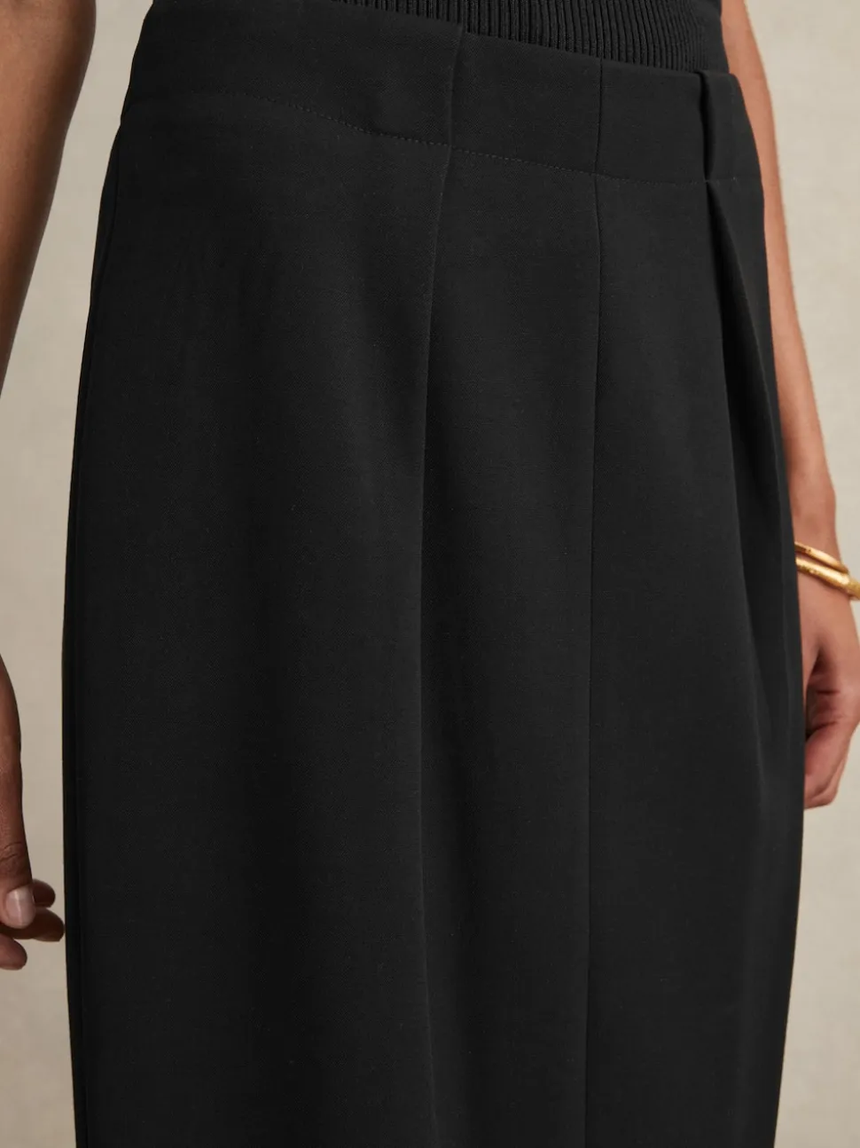 Reiss Black Gabi Tailored Midi Suit Skirt