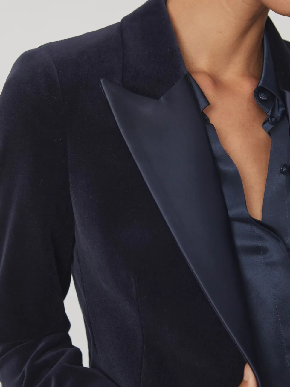 Reiss Navy Verda Velvet Single-Breasted Tuxedo Blazer