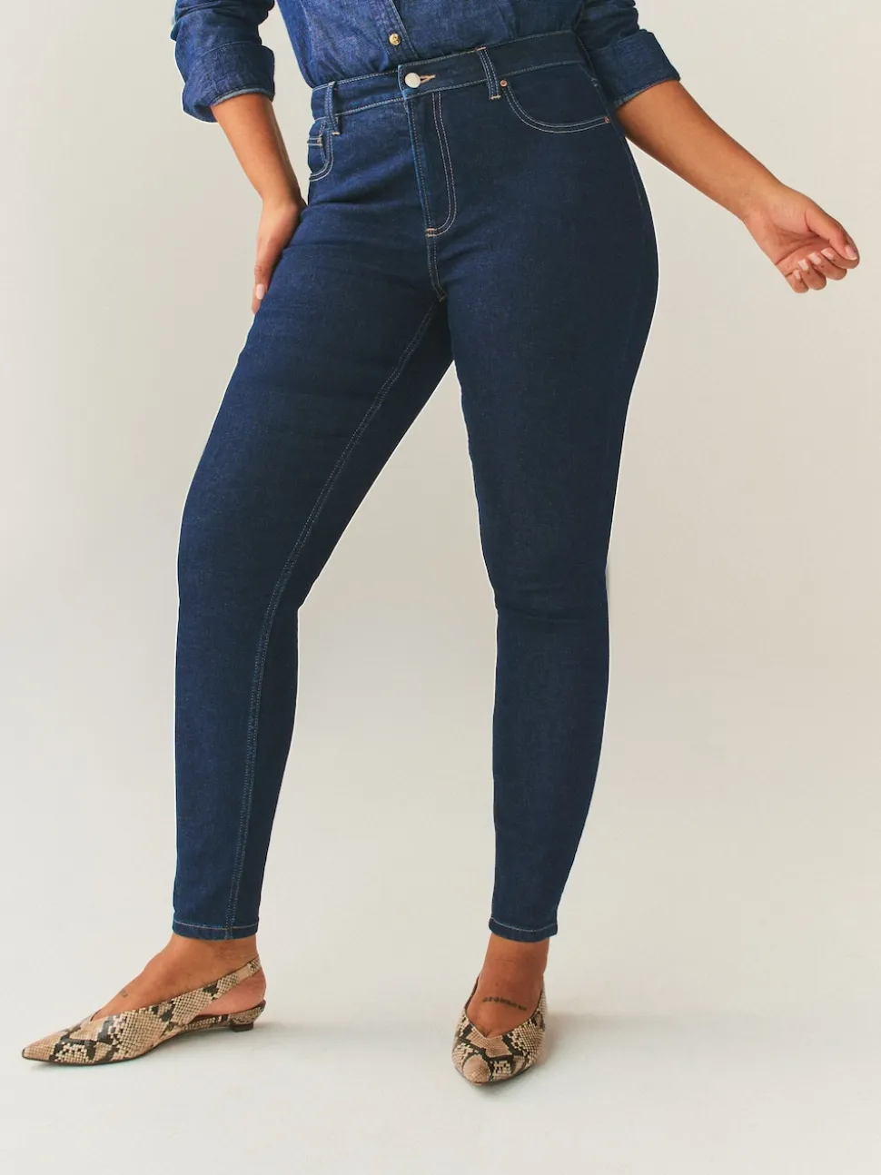Rinse Blue Hourglass Mid Rise Skinny Jeans