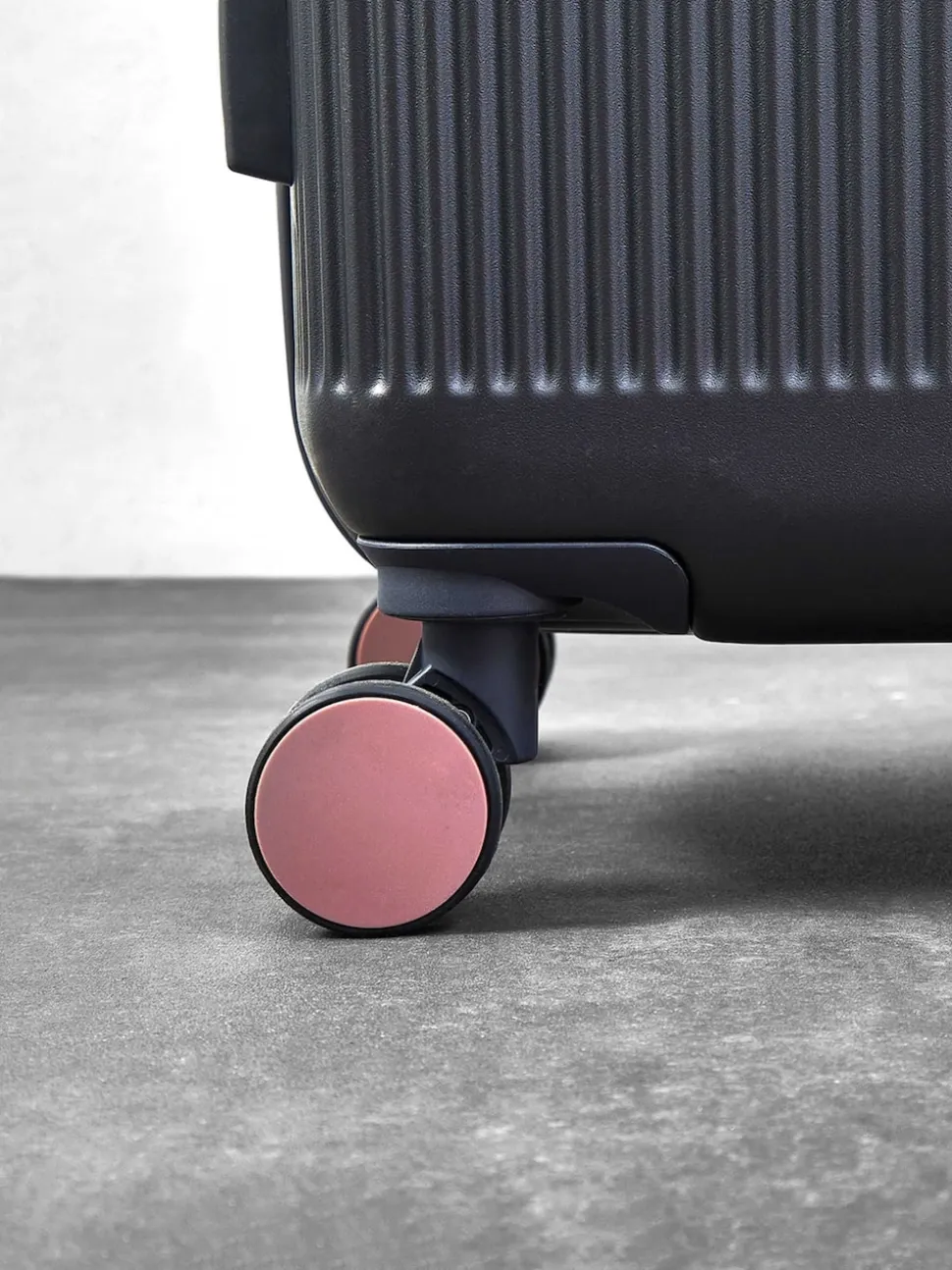 Rock Luggage Large Aria Suitcase