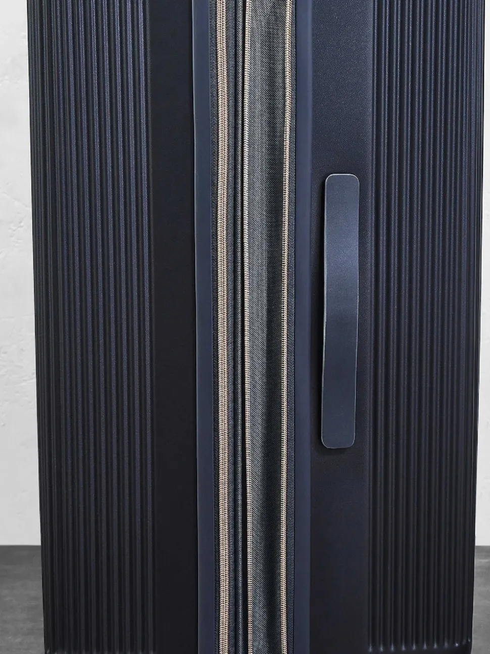 Rock Luggage Large Aria Suitcase
